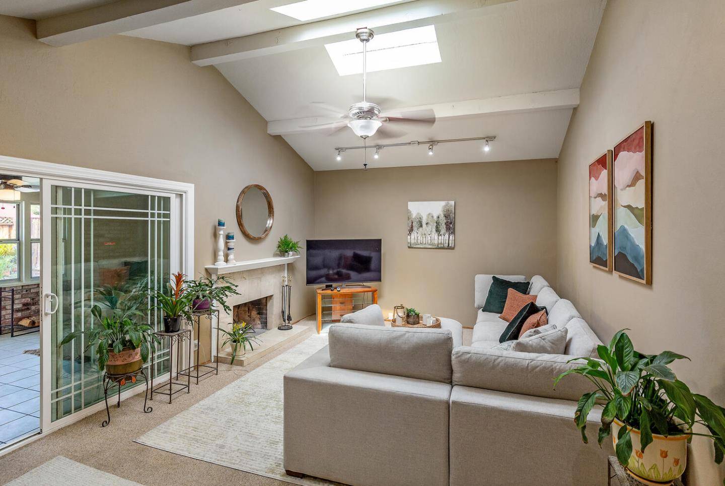 San Jose, CA 95136,1011 Rawlings DR