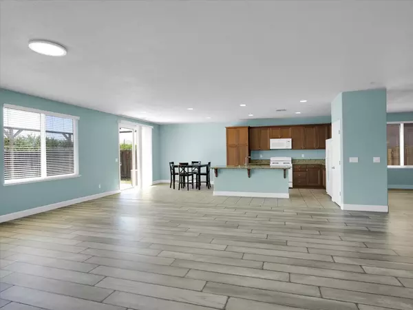 Patterson, CA 95363,1538 Daisy DR