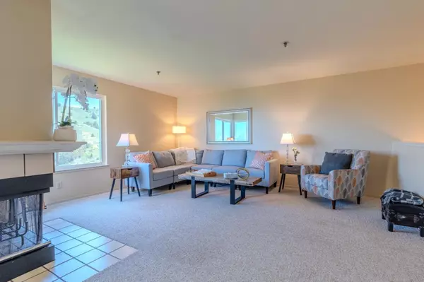 Pacifica, CA 94044,945 Fassler AVE