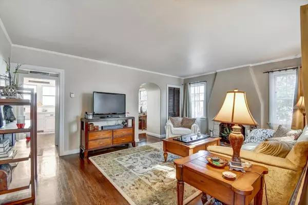 Burlingame, CA 94010,1137 Capuchino AVE