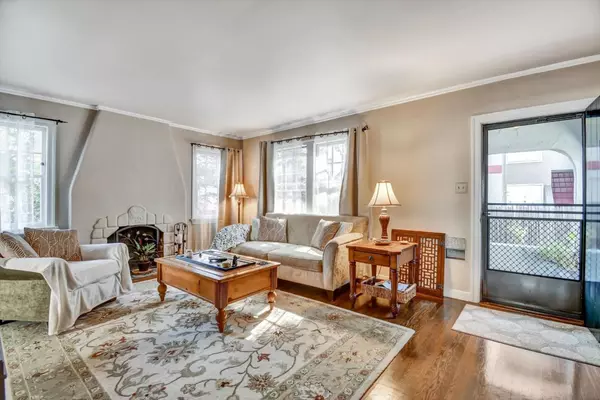 Burlingame, CA 94010,1137 Capuchino AVE