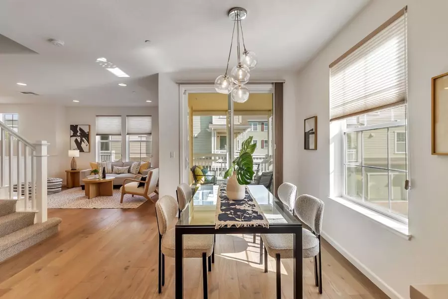 636 Bair Island RD 301, Redwood City, CA 94063