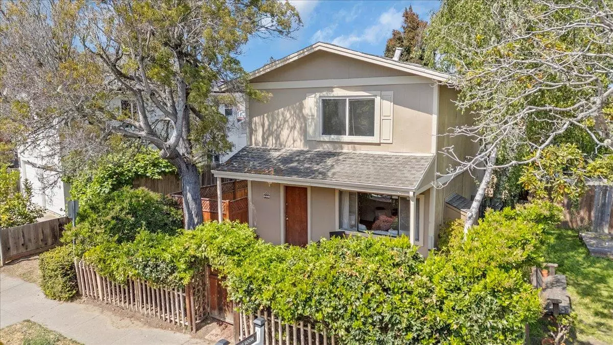 Santa Cruz, CA 95060,521 Wilkes CIR