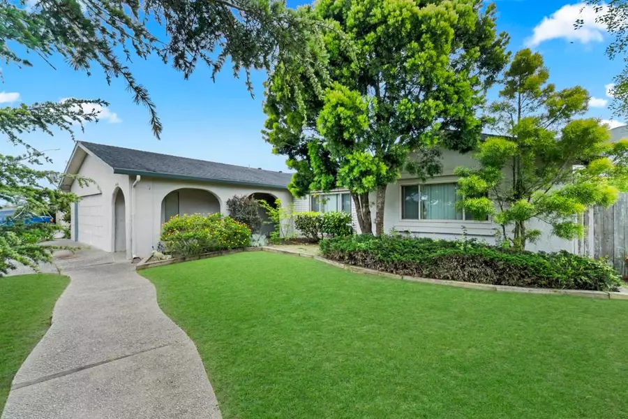 14616 Charter Oak BLVD, Salinas, CA 93907