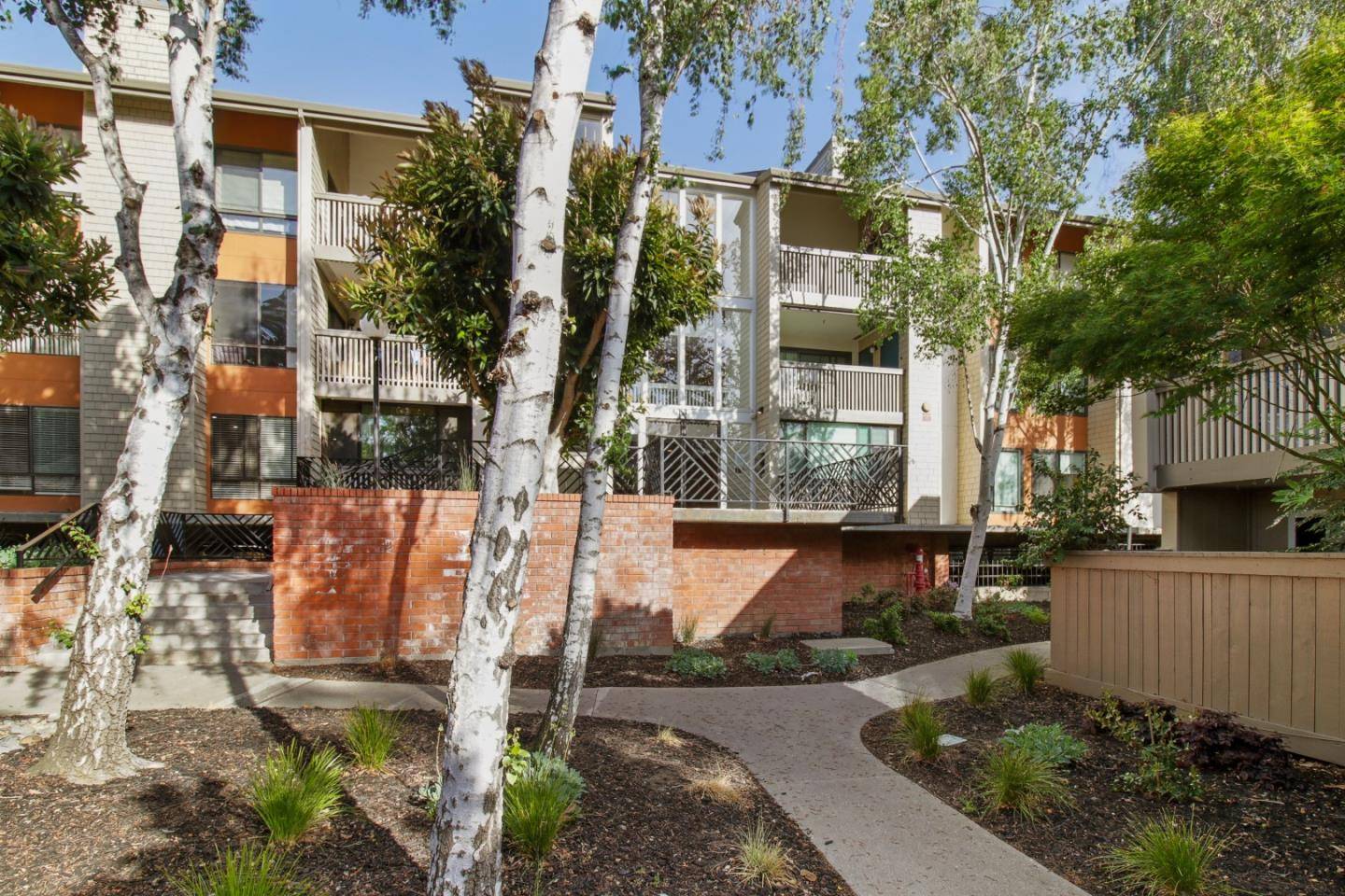 Mountain View, CA 94040,49 Showers DR N160