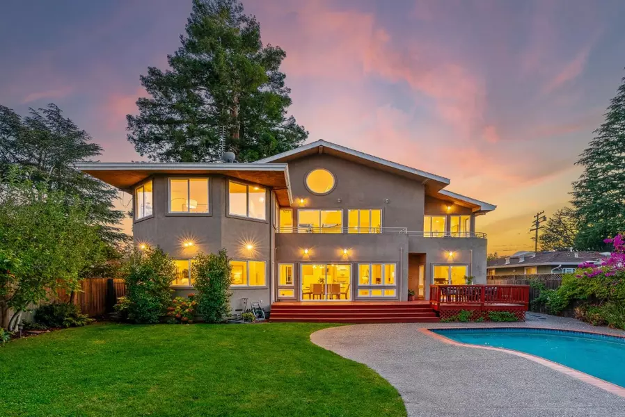 325 E Oakwood BLVD, Redwood City, CA 94061