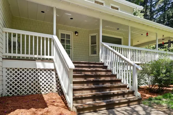 Santa Cruz, CA 95060,20 Grainger LN