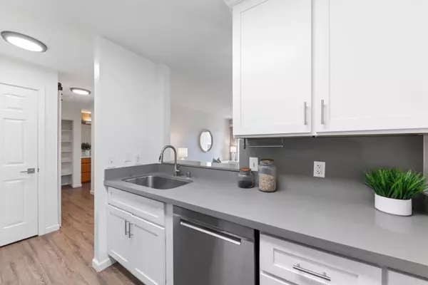 Hayward, CA 94544,685 Dartmore LN 165