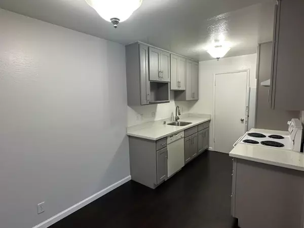 Redwood City, CA 94063,201 Standish ST 3