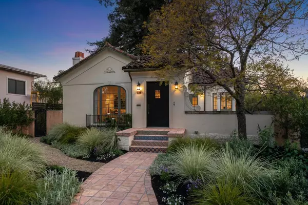 957 University DR, Menlo Park, CA 94025