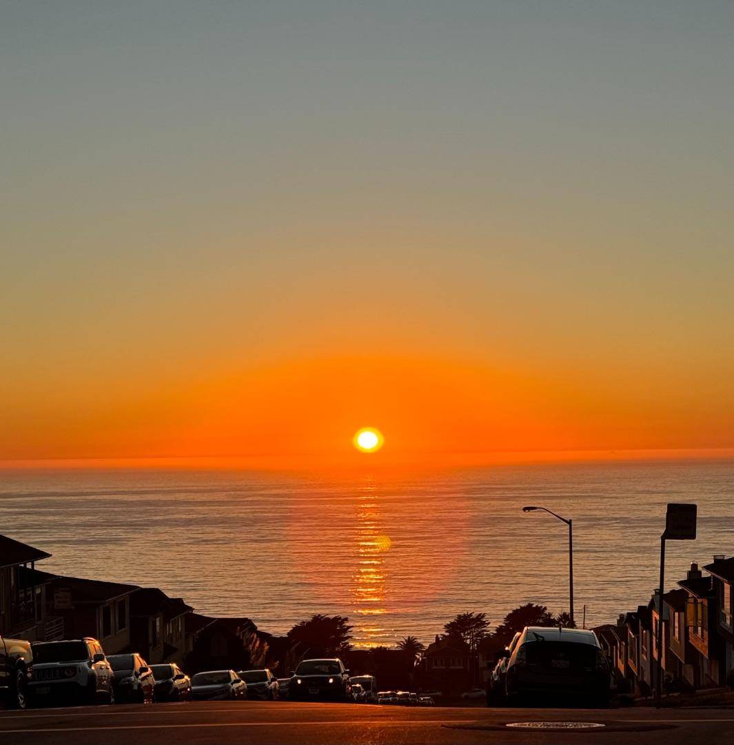 Daly City, CA 94015,1121 Skyline DR