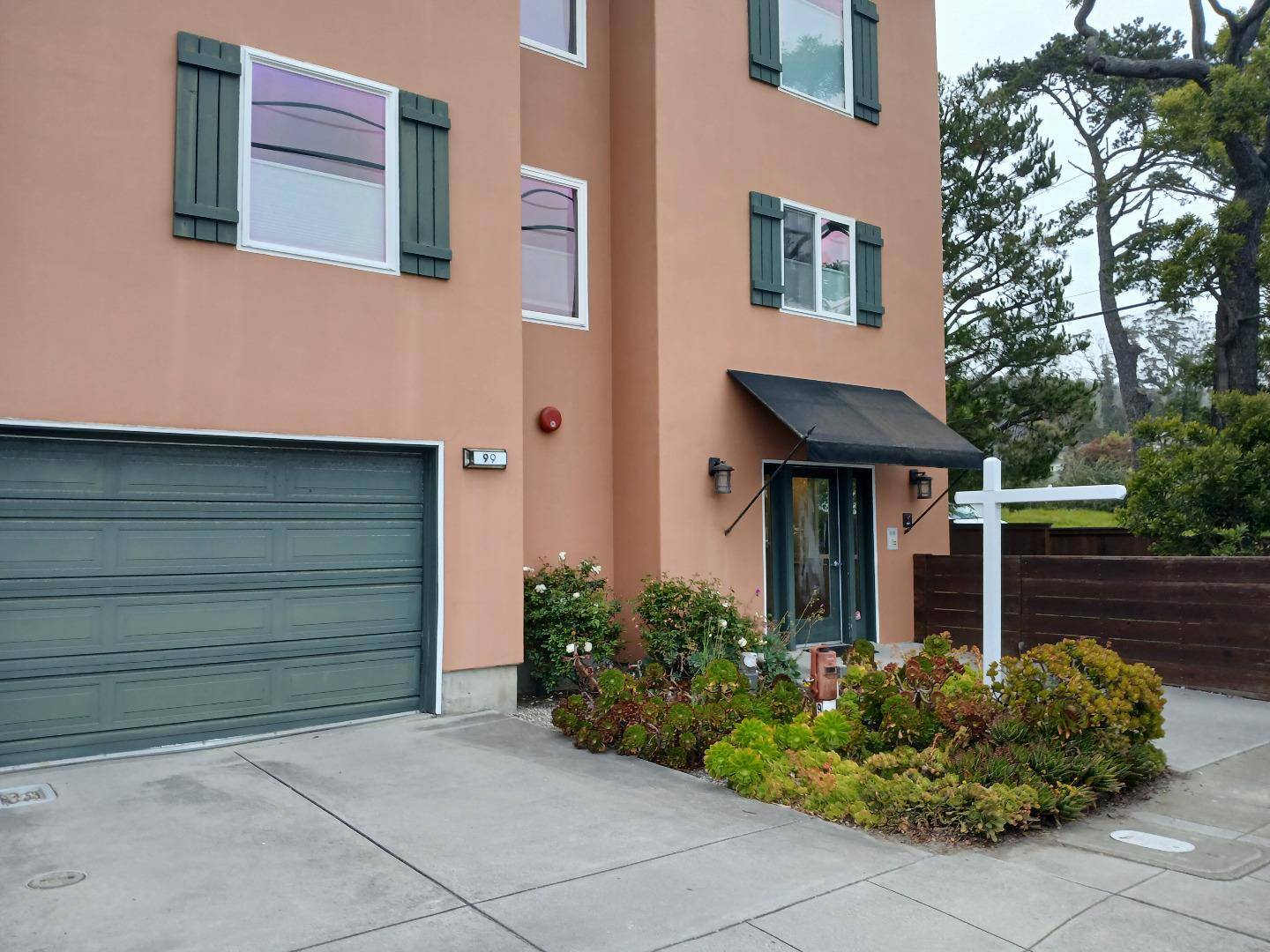 El Granada, CA 94018,99 Avenue Portola 2B