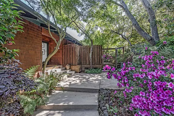 300 Cervantes RD, Portola Valley, CA 94028