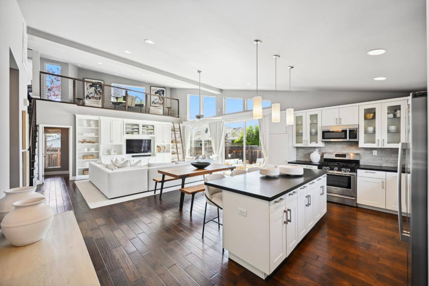 Redwood City, CA 94062,569 Alameda De Las Pulgas