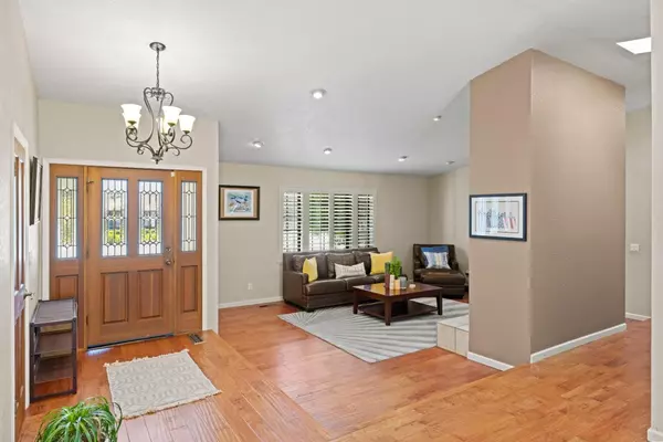 Monterey, CA 93940,7 Antelope LN