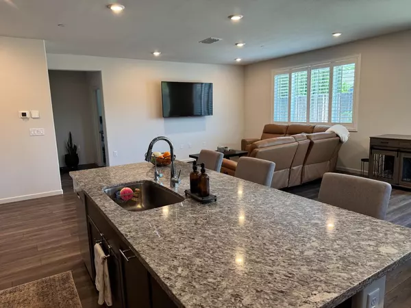 Los Banos, CA 93635,332 Manchester DR