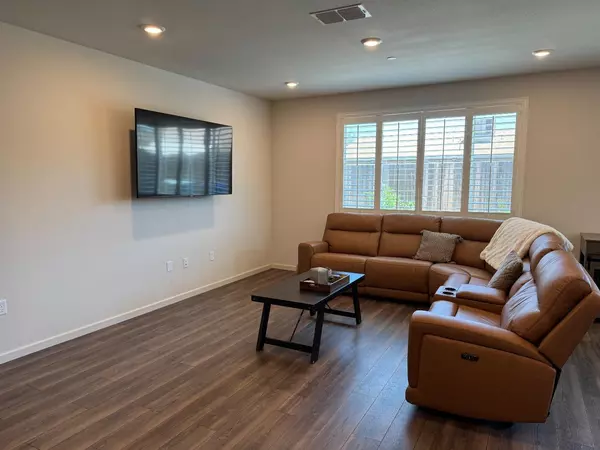 Los Banos, CA 93635,332 Manchester DR