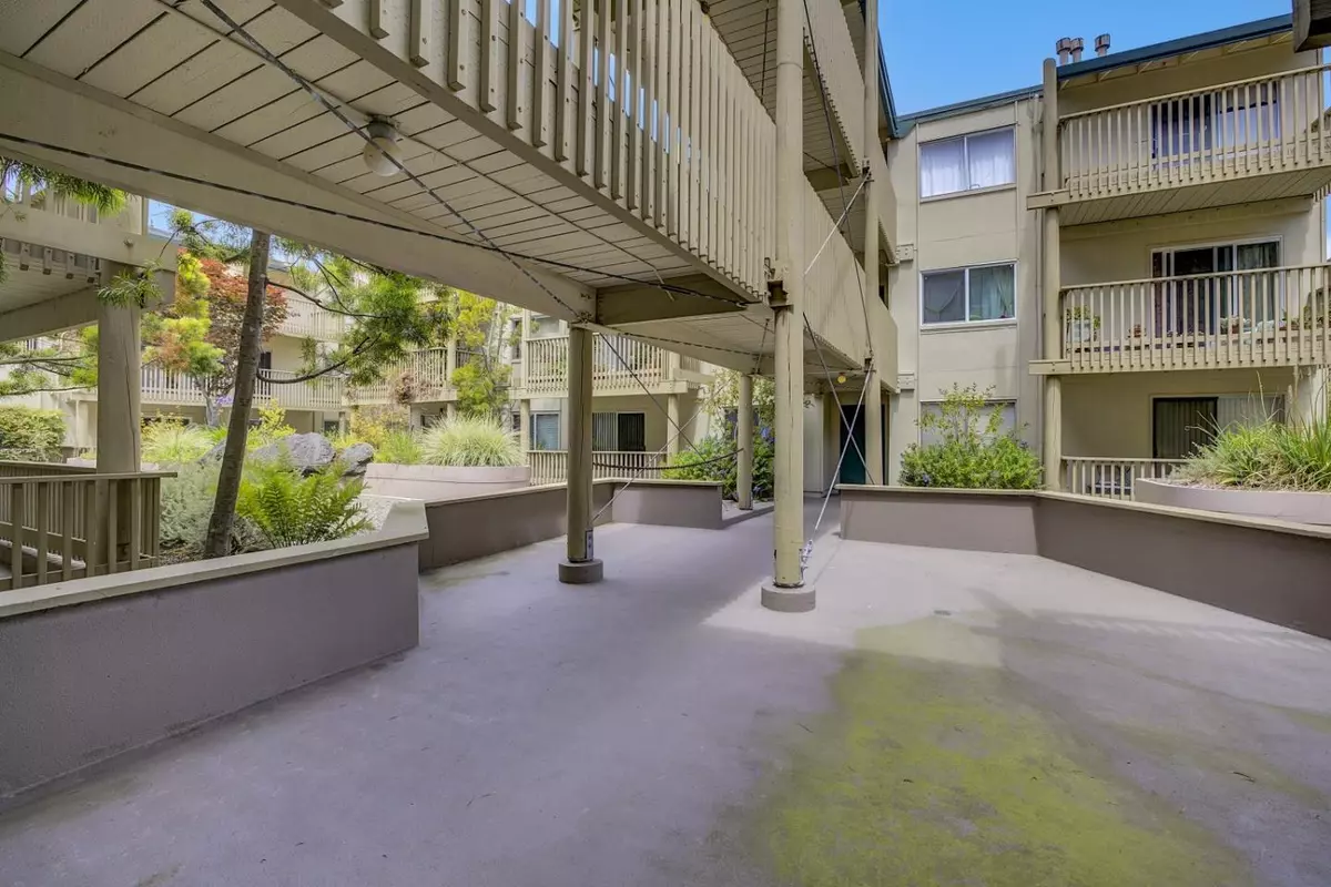 Daly City, CA 94015,397 Imperial WAY 147