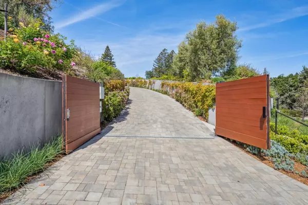 Hillsborough, CA 94010,855 Darrell RD