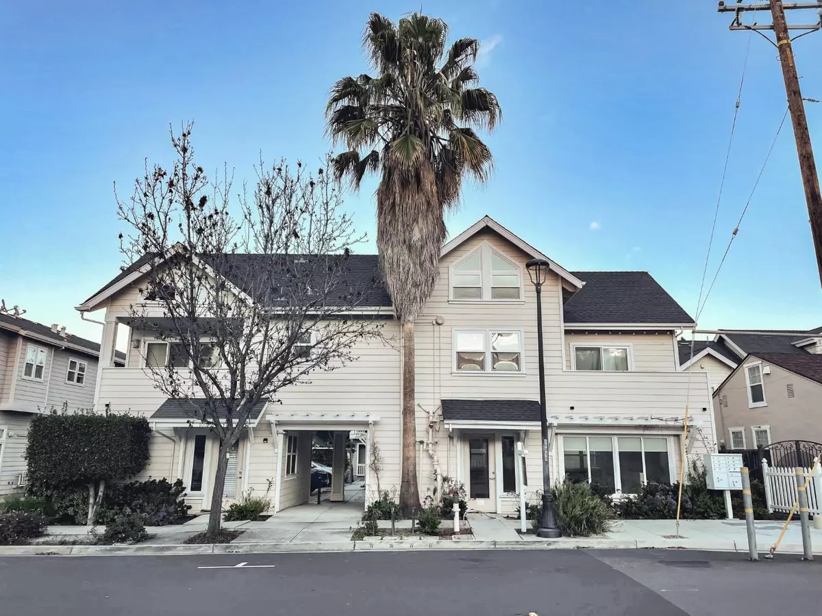 Cupertino, CA 95014,10056 Orange AVE