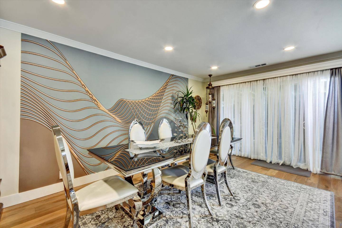 Santa Clara, CA 95050,163 Roxbury