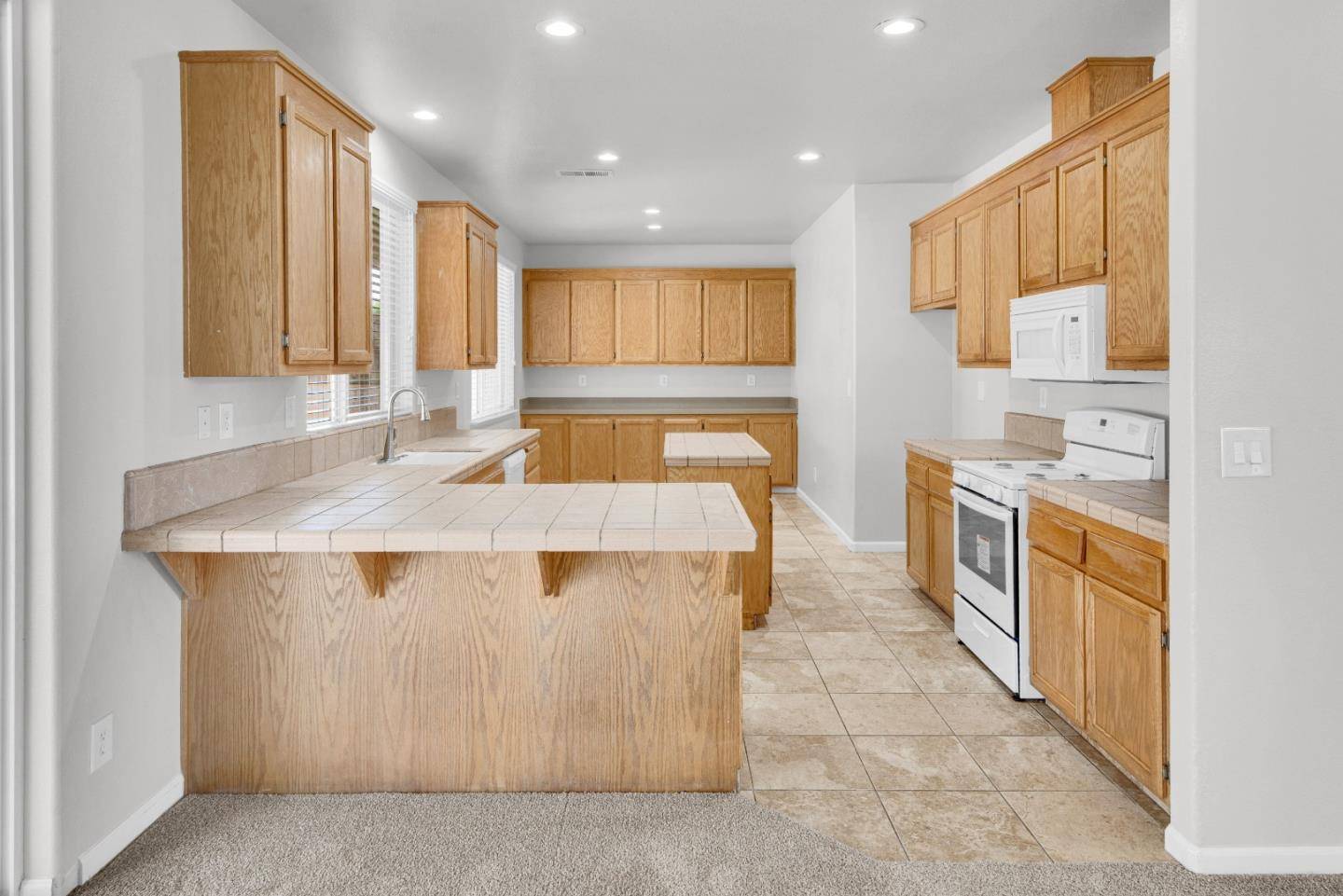 Soledad, CA 93960,873 Santa Barbara