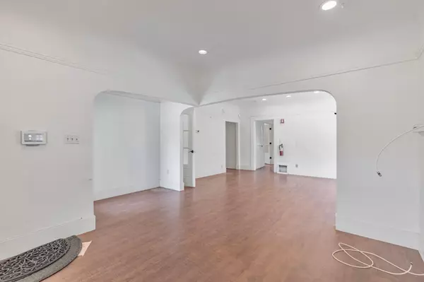 San Jose, CA 95126,136 Race ST