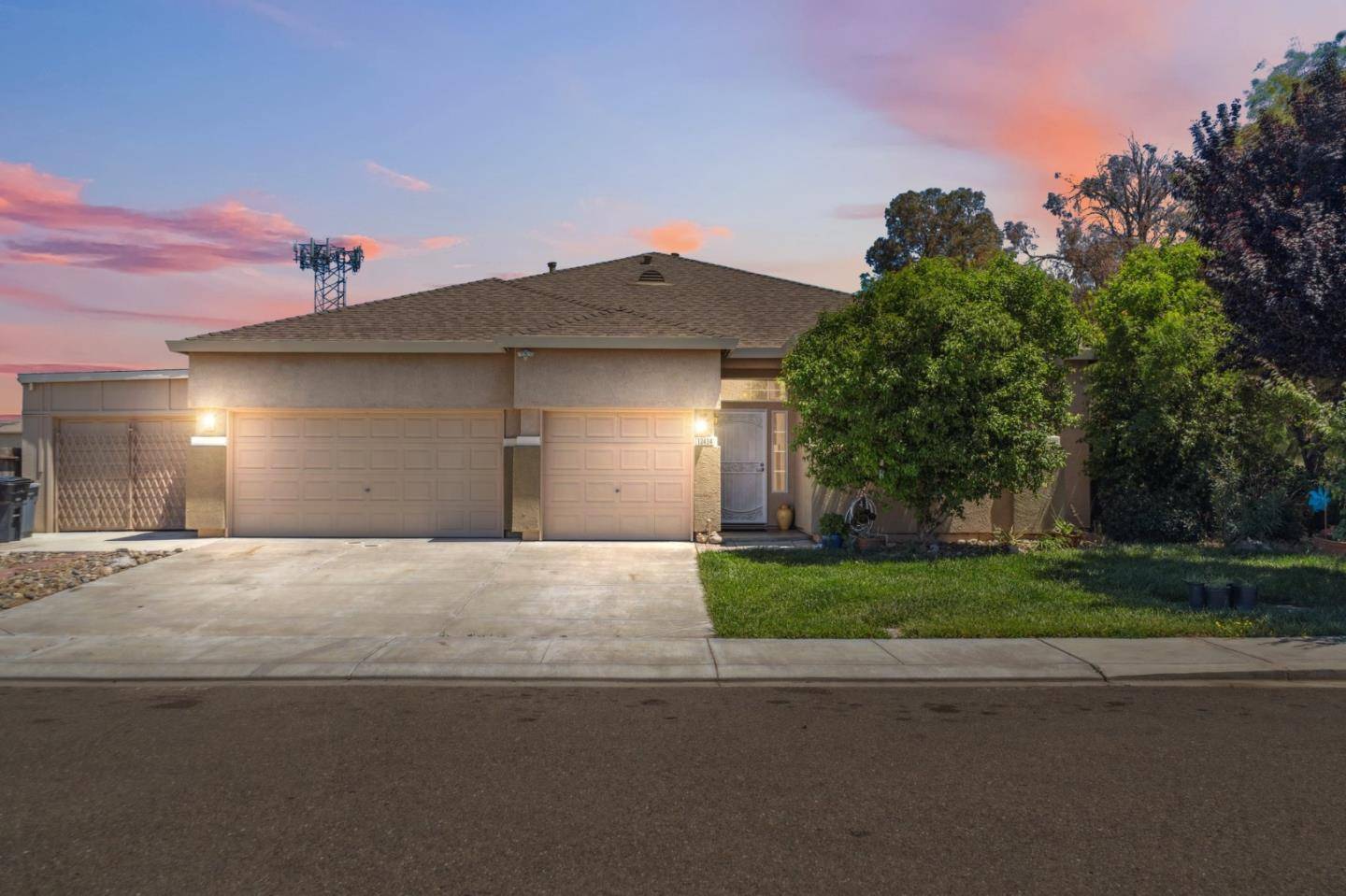 13494 Las Flores DR, Gustine, CA 95322