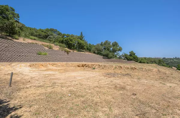 Salinas, CA 93907,8734 Eagles Roost RD