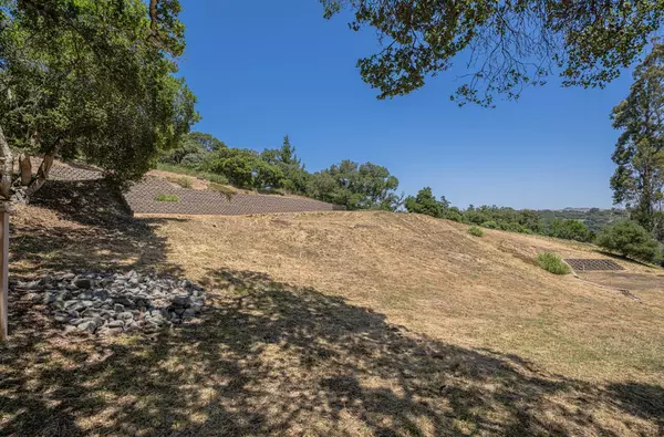 Salinas, CA 93907,8734 Eagles Roost RD