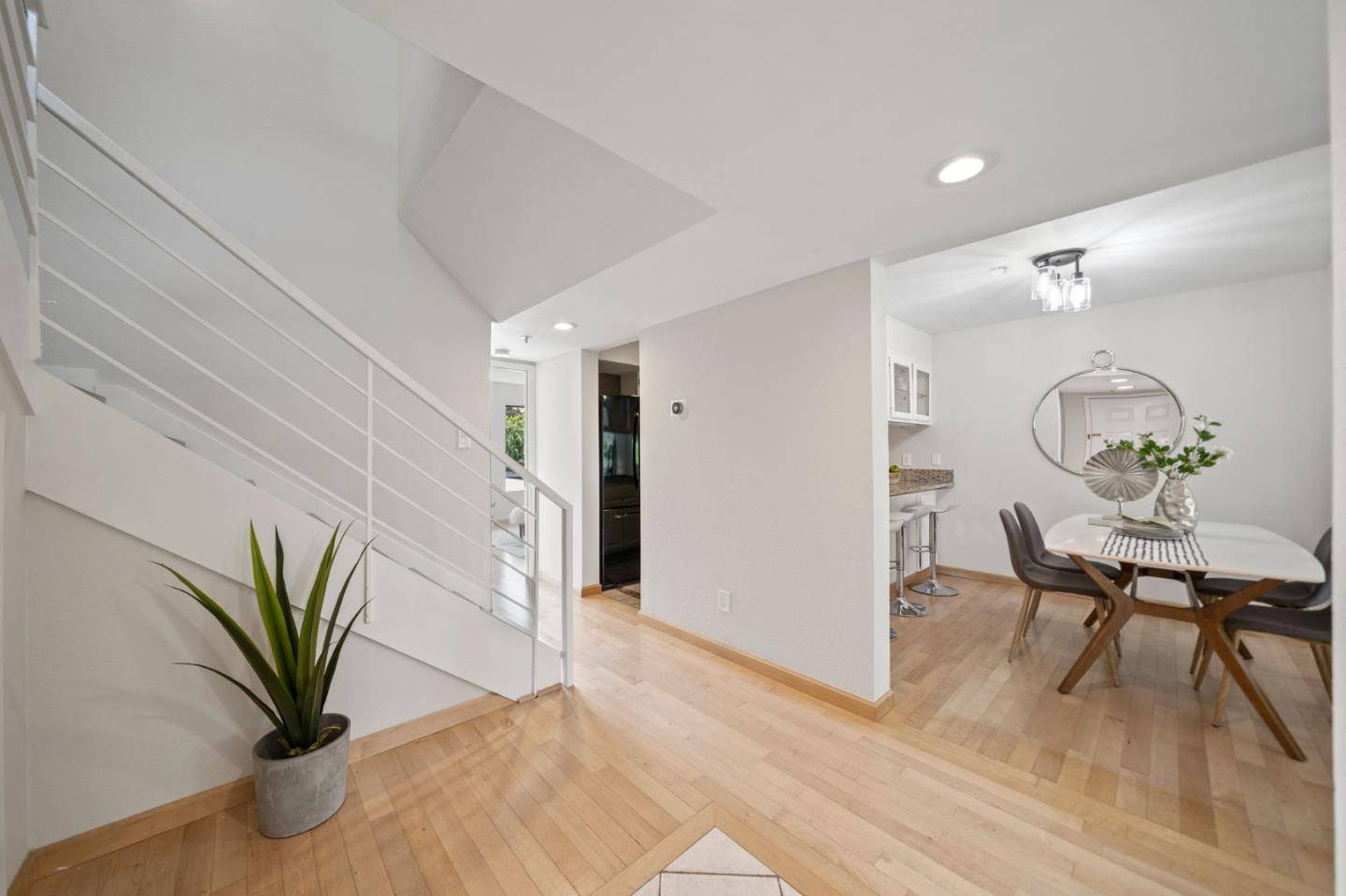 Palo Alto, CA 94306,3073 Middlefield RD 203