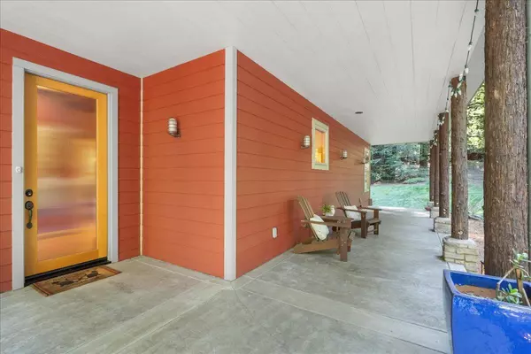 Boulder Creek, CA 95006,260 River ST