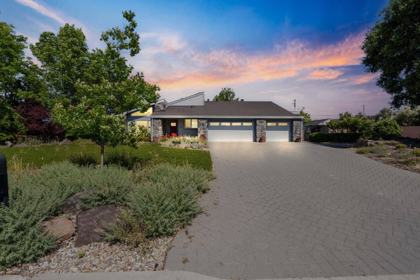 141 Holliday DR, Hollister, CA 95023