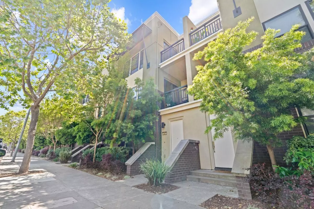 Oakland, CA 94608,1207 66th ST