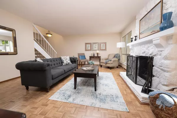 San Mateo, CA 94402,11 Lyonridge LN
