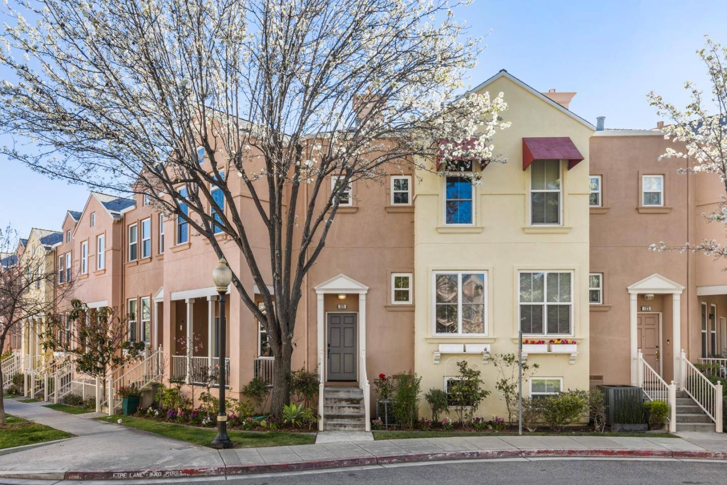 Mountain View, CA 94040,121 Pacchetti WAY