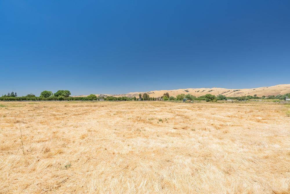 Hollister, CA 95023,7327 Lovers LN