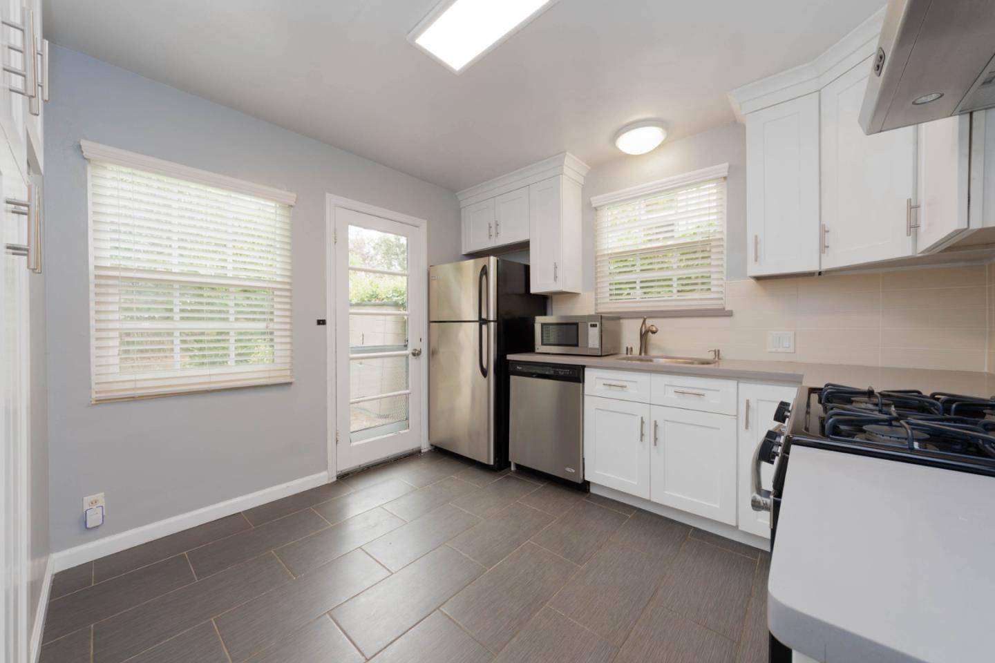 Palo Alto, CA 94306,250 Fernando AVE