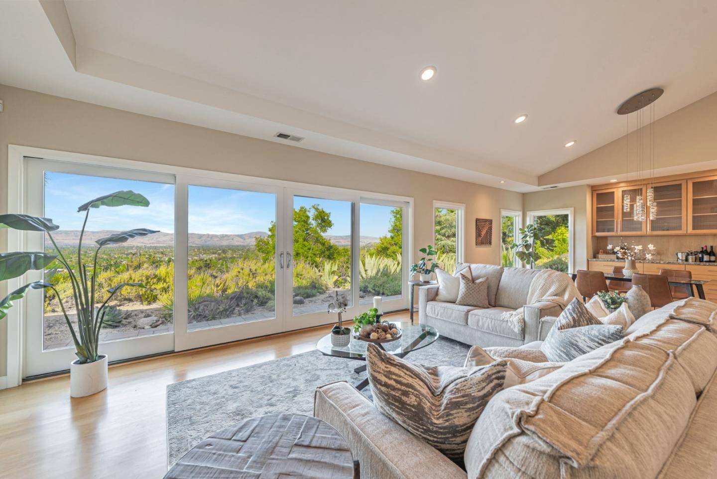 15010 Larga Vista DR, Los Gatos, CA 95032