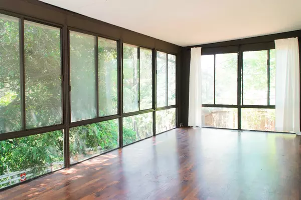 Oakland, CA 94605,3433 Encina WAY