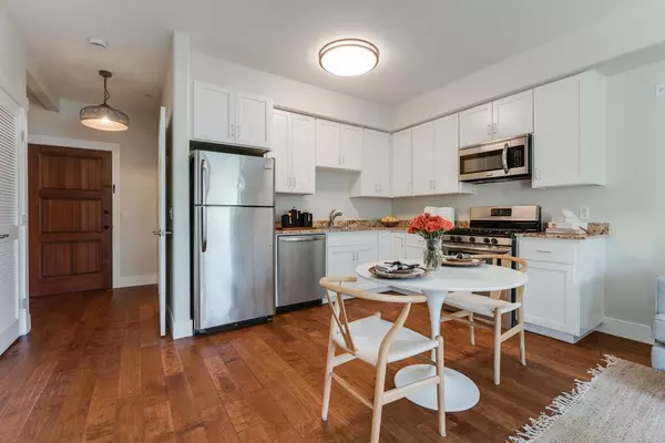 Santa Cruz, CA 95062,708 Frederick ST 204