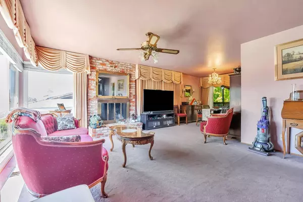 Oakland, CA 94605,33 Woodcliff CT