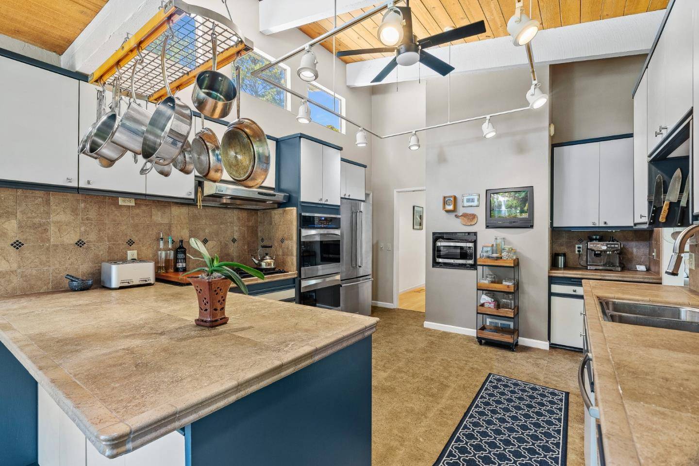 Santa Cruz, CA 95060,152 Montclair DR