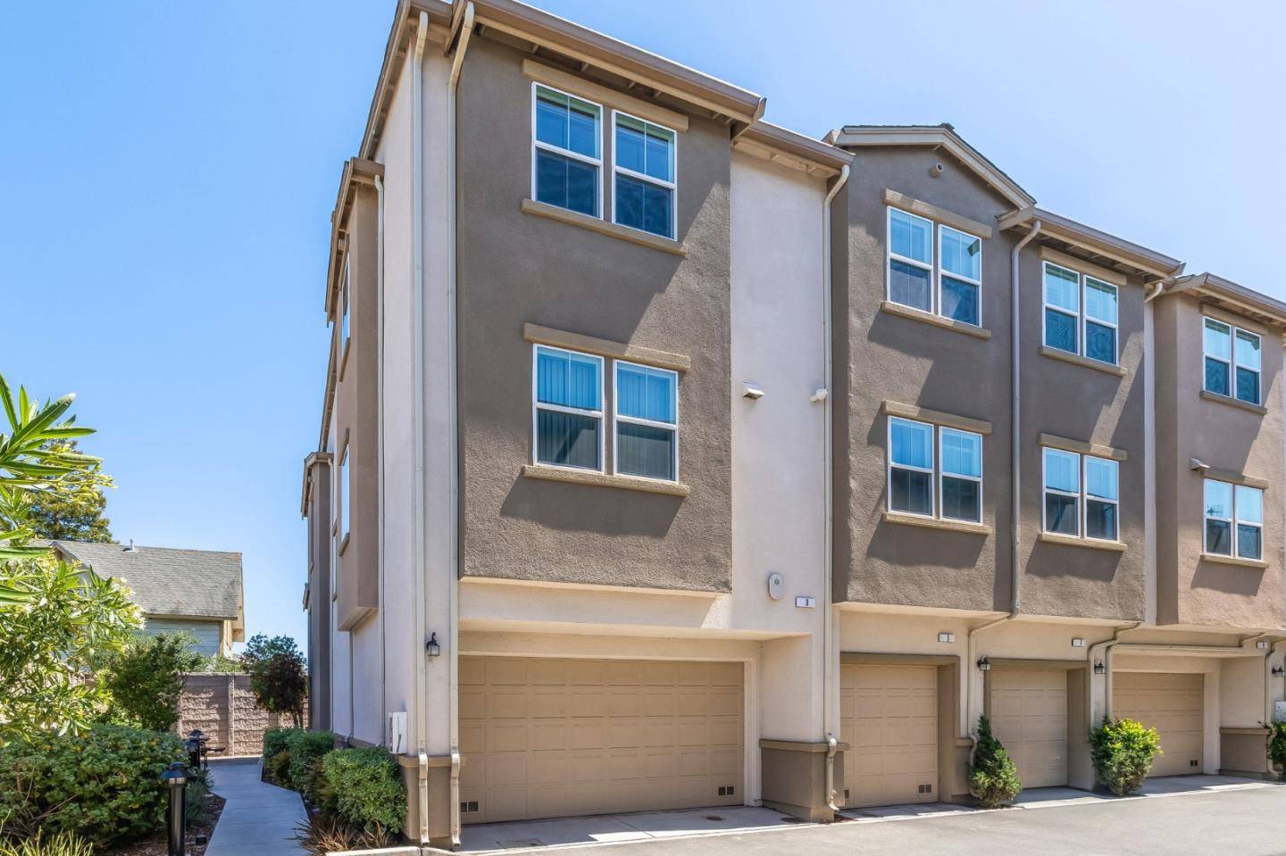 3 Lisbon LN, Redwood City, CA 94063