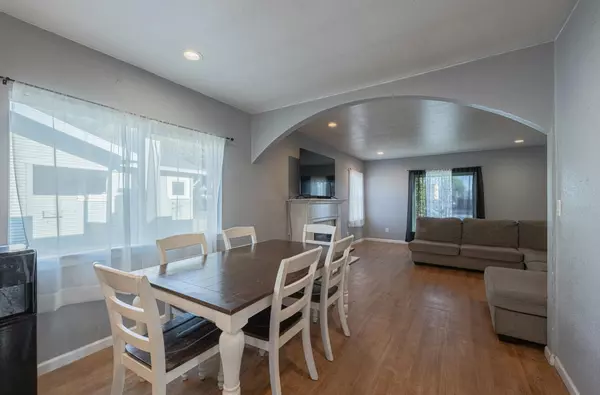 Salinas, CA 93901,121 OAK ST
