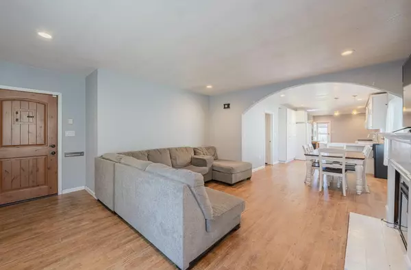 Salinas, CA 93901,121 OAK ST