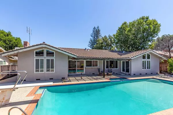 Saratoga, CA 95070,19718 Solana DR