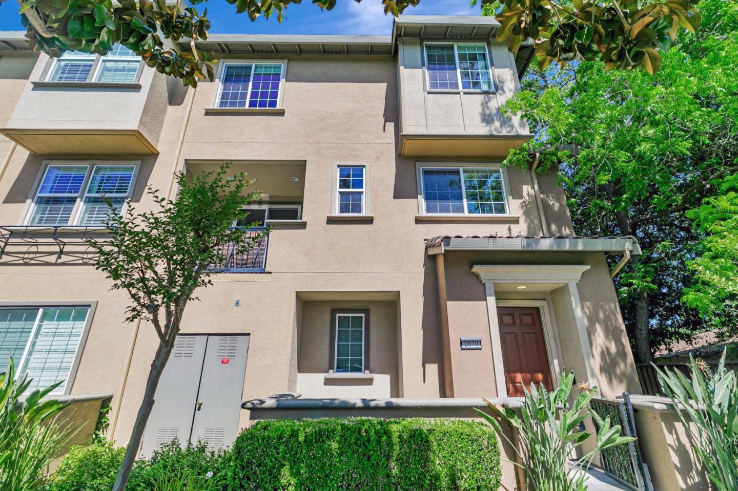 2070 Almaden RD, San Jose, CA 95125