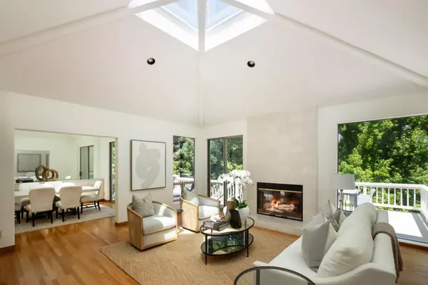 699 Manresa LN, Los Altos, CA 94022