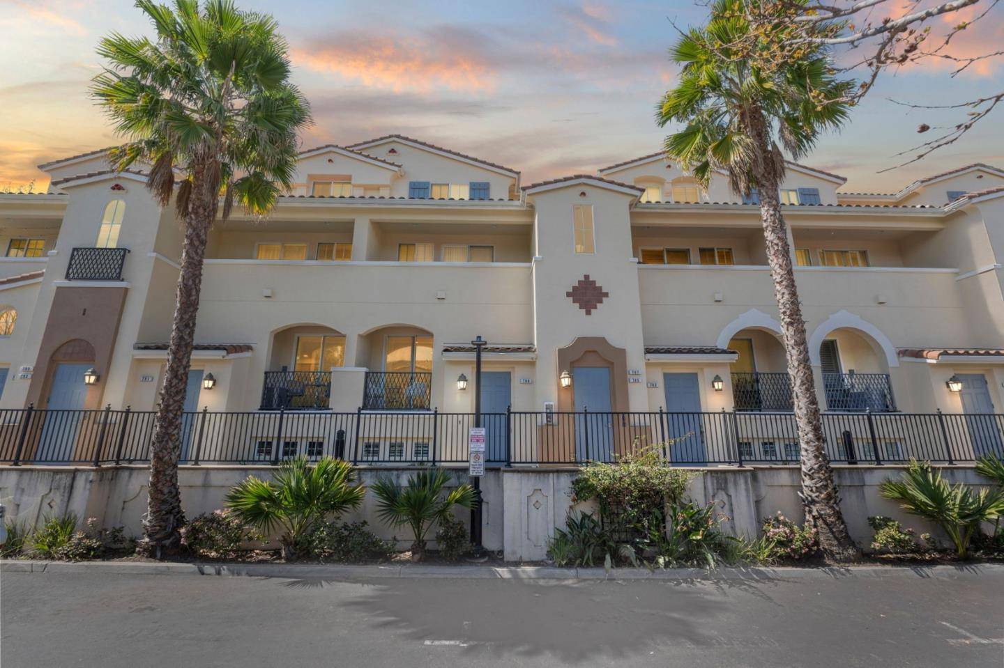 Milpitas, CA 95035,789 Parc LN